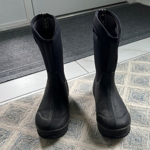 Bogs boots, size 6 child, fit a women size 6 1/2